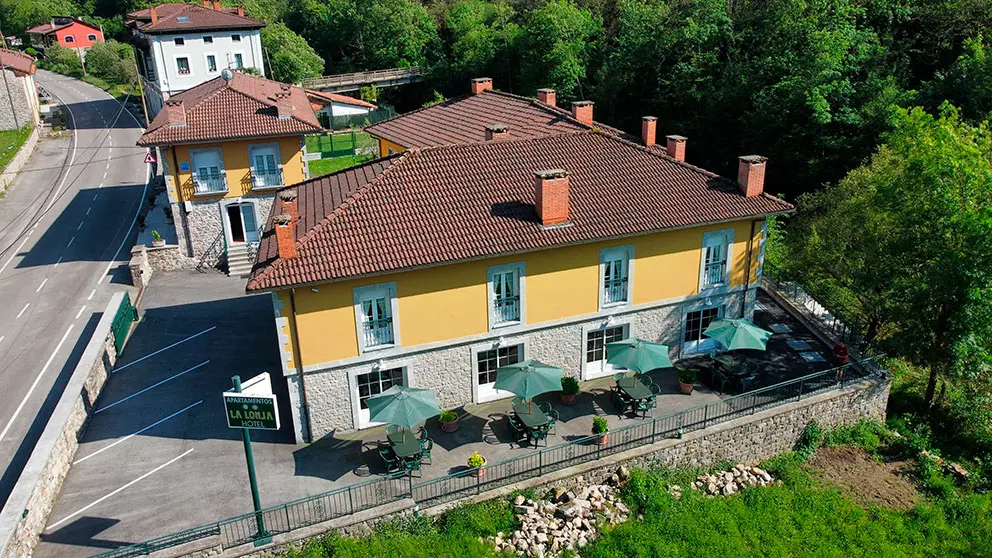 La Lonja, Amieva, Asturias. Hotel, Apartamentos
